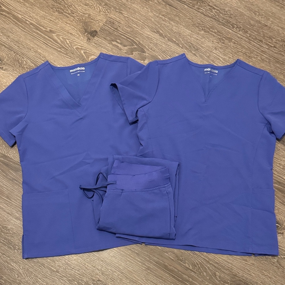 Mandala Scrub Top Pair & Pants Set in Lilac Blue